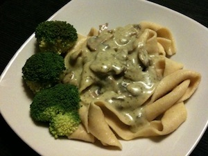 pasta pesto-champignonsaus broccoli